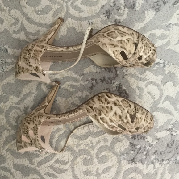 Naturalizer Snake Print Heels!! - Picture 5 of 7